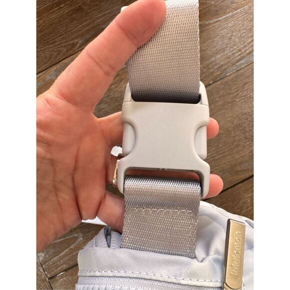 Lululemon Everywhere Belt Bag in Camo - Picture 10 of 10